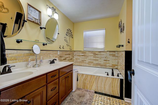 1599 Overlook Cir, Shelbyville, KY 40065