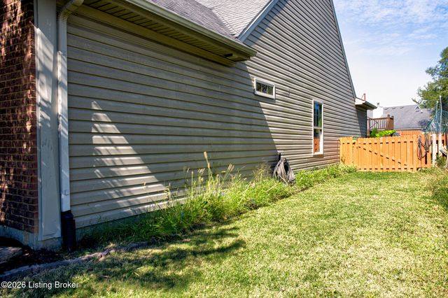 1599 Overlook Cir, Shelbyville, KY 40065