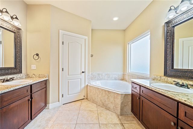 6 Virginia Hills Dr, Corpus Christi, TX 78414