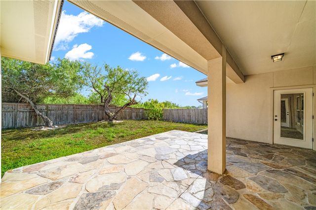 6 Virginia Hills Dr, Corpus Christi, TX 78414