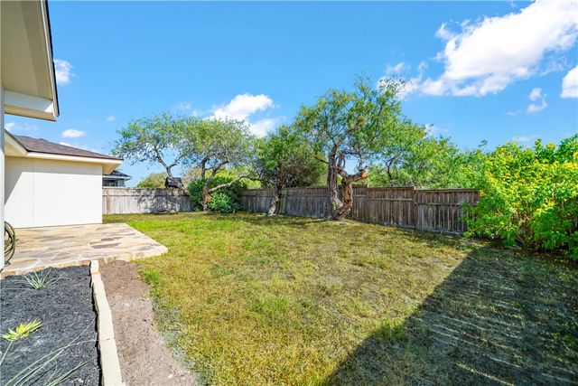 6 Virginia Hills Dr, Corpus Christi, TX 78414