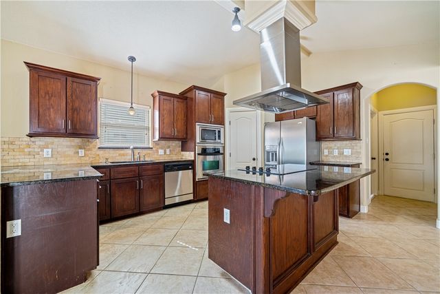 6 Virginia Hills Dr, Corpus Christi, TX 78414