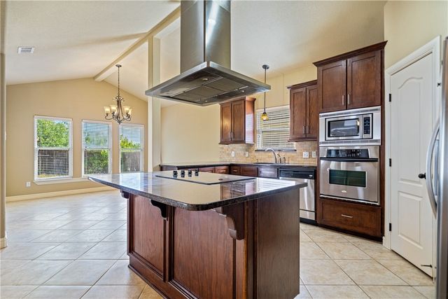 6 Virginia Hills Dr, Corpus Christi, TX 78414