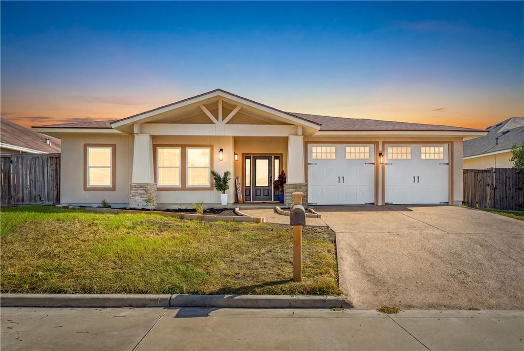 6 Virginia Hills Dr, Corpus Christi, TX 78414