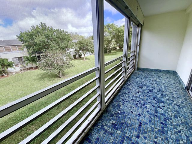 98 E Tilford Place, Deerfield Beach, FL 33442