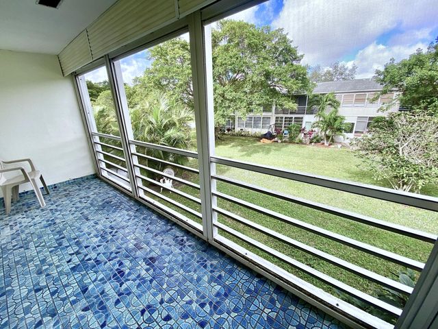 98 E Tilford Place, Deerfield Beach, FL 33442