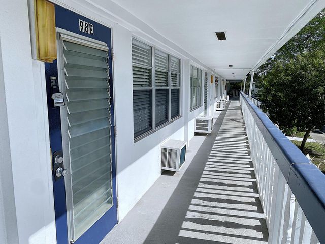 98 E Tilford Place, Deerfield Beach, FL 33442