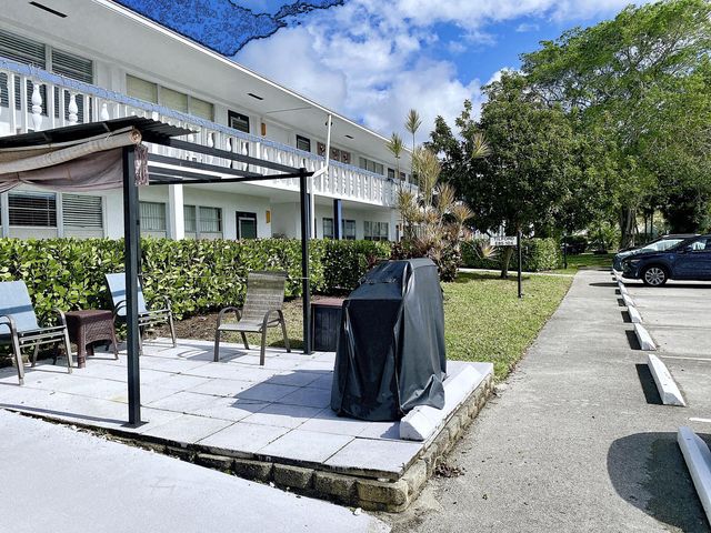 98 E Tilford Place, Deerfield Beach, FL 33442