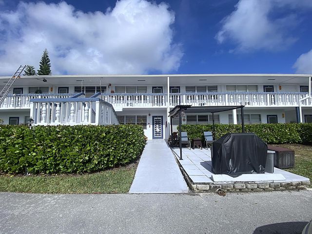 98 E Tilford Place, Deerfield Beach, FL 33442