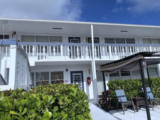 98 E Tilford Place, Deerfield Beach, FL 33442