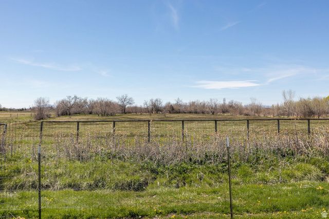 2017 N 2000 W, Farr West, UT 84404