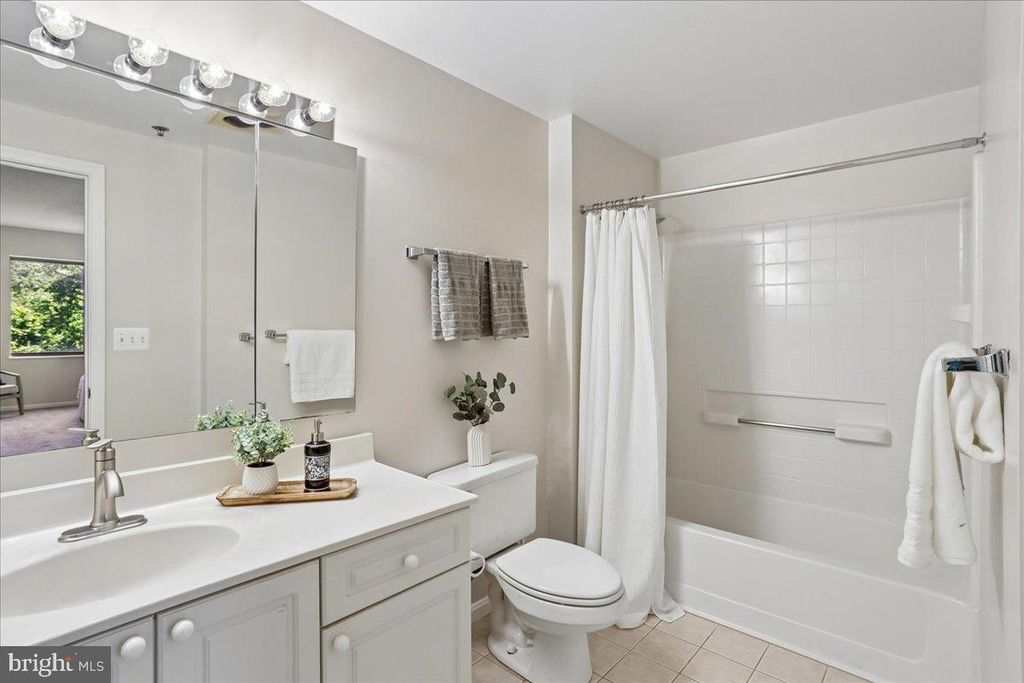 Image 16 of property listing at 3210 N LEISURE WORLD BLVD #401, Silver Spring, MD 20906