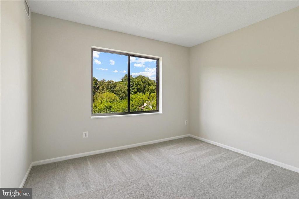 Image 20 of property listing at 3210 N LEISURE WORLD BLVD #401, Silver Spring, MD 20906