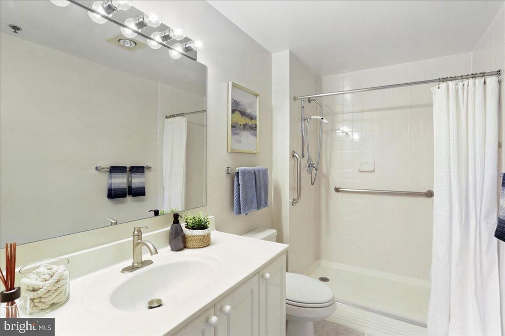 Image 22 of property listing at 3210 N LEISURE WORLD BLVD #401, Silver Spring, MD 20906