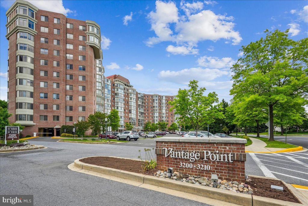 Image 26 of property listing at 3210 N LEISURE WORLD BLVD #401, Silver Spring, MD 20906