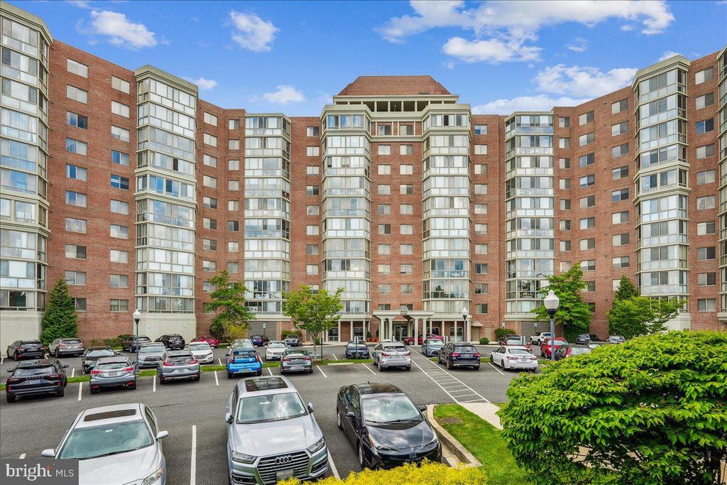 Image 27 of property listing at 3210 N LEISURE WORLD BLVD #401, Silver Spring, MD 20906
