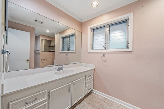 4501 Willowbend Boulevard, Houston, TX 77035