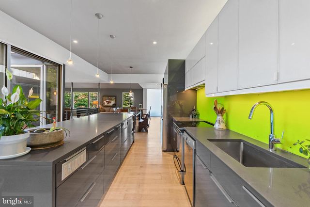 7005 W GREENVALE PKWY W, Chevy Chase, MD 20815