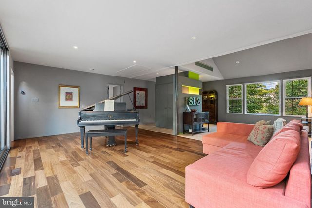 7005 W GREENVALE PKWY W, Chevy Chase, MD 20815