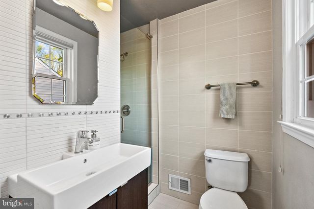 7005 W GREENVALE PKWY W, Chevy Chase, MD 20815