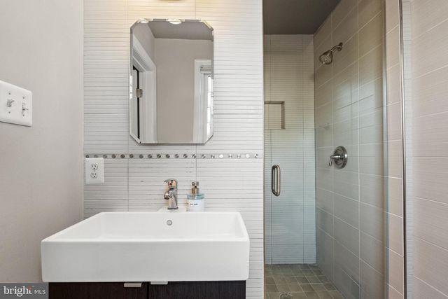 7005 W GREENVALE PKWY W, Chevy Chase, MD 20815