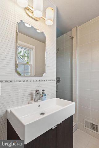 7005 W GREENVALE PKWY W, Chevy Chase, MD 20815
