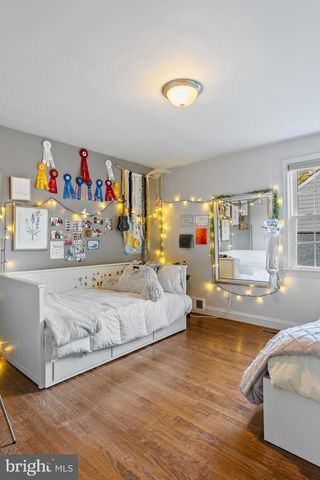 7005 W GREENVALE PKWY W, Chevy Chase, MD 20815