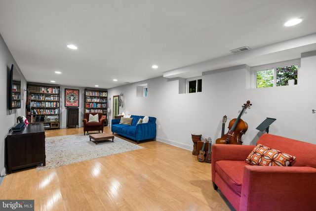 7005 W GREENVALE PKWY W, Chevy Chase, MD 20815