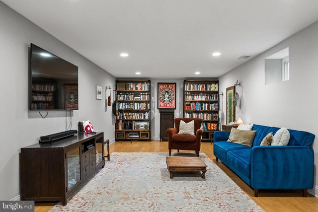 7005 W GREENVALE PKWY W, Chevy Chase, MD 20815