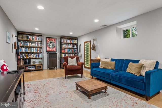 7005 W GREENVALE PKWY W, Chevy Chase, MD 20815