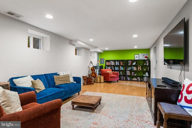 7005 W GREENVALE PKWY W, Chevy Chase, MD 20815