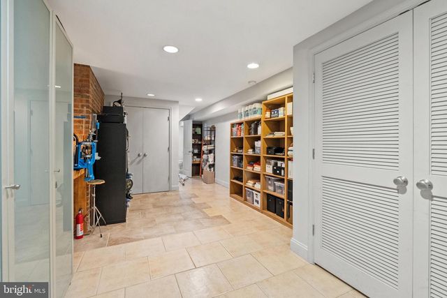 7005 W GREENVALE PKWY W, Chevy Chase, MD 20815