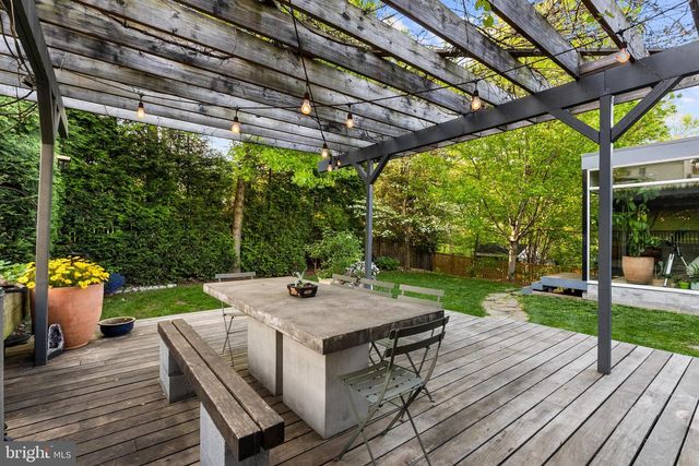 7005 W GREENVALE PKWY W, Chevy Chase, MD 20815