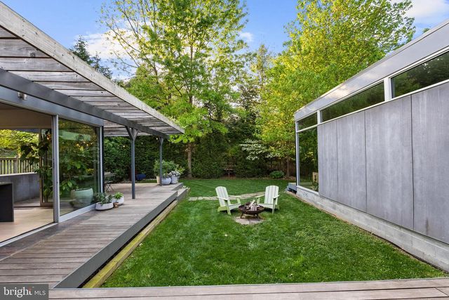 7005 W GREENVALE PKWY W, Chevy Chase, MD 20815
