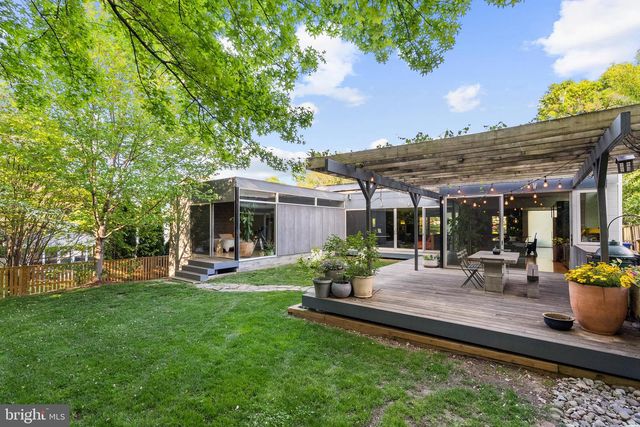 7005 W GREENVALE PKWY W, Chevy Chase, MD 20815