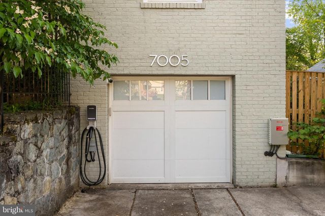 7005 W GREENVALE PKWY W, Chevy Chase, MD 20815