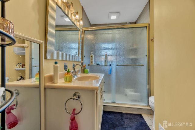 14 Hastings Place, Carteret, NJ 07008