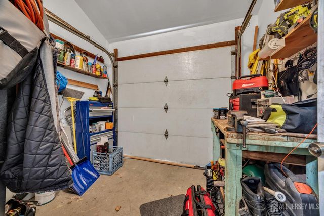 14 Hastings Place, Carteret, NJ 07008