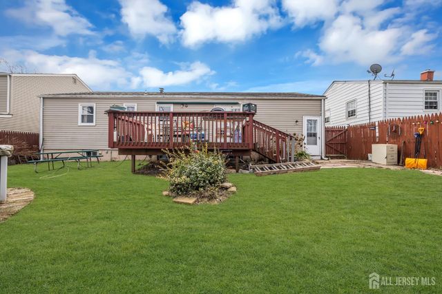 14 Hastings Place, Carteret, NJ 07008