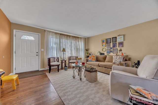 14 Hastings Place, Carteret, NJ 07008