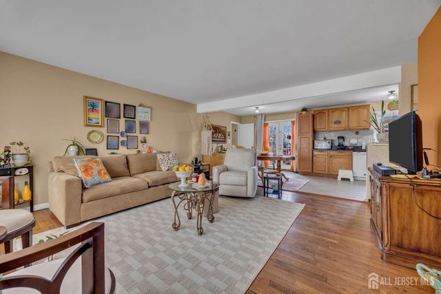 14 Hastings Place, Carteret, NJ 07008