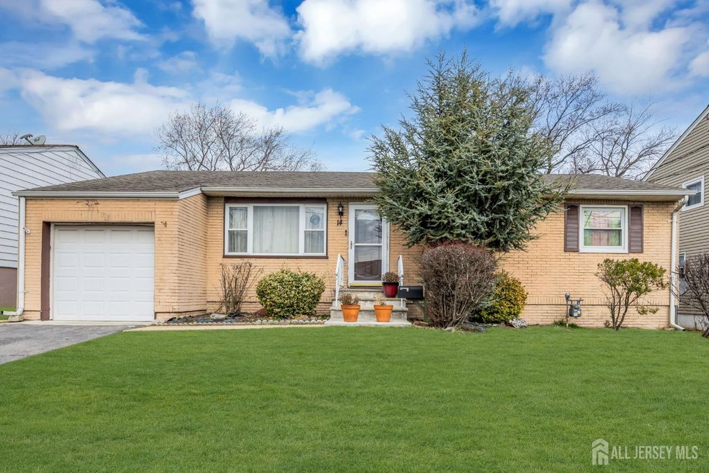 14 Hastings Place, Carteret, NJ 07008