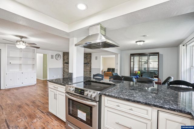 2095 Popcorn Ct NW, Salem, OR 97304