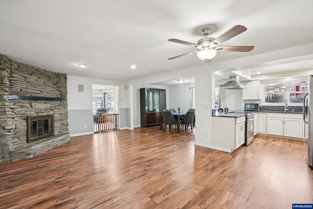 2095 Popcorn Ct NW, Salem, OR 97304