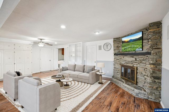 2095 Popcorn Ct NW, Salem, OR 97304