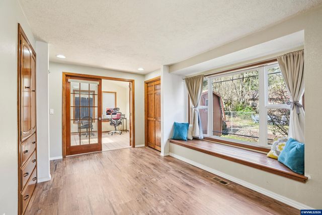 2095 Popcorn Ct NW, Salem, OR 97304