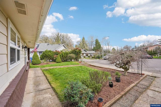 2095 Popcorn Ct NW, Salem, OR 97304