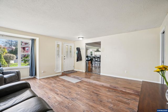 2095 Popcorn Ct NW, Salem, OR 97304