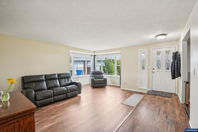 2095 Popcorn Ct NW, Salem, OR 97304