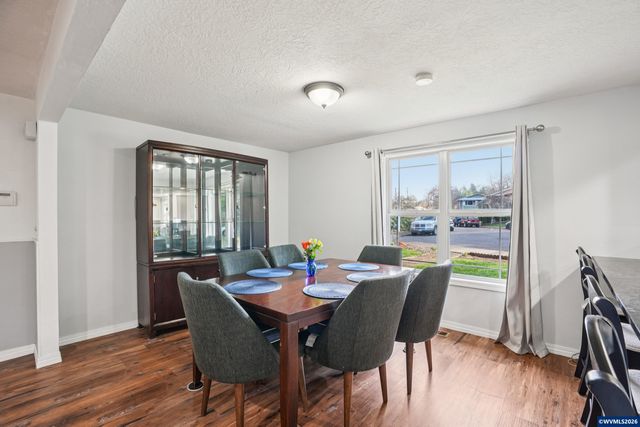 2095 Popcorn Ct NW, Salem, OR 97304